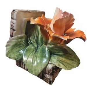 Beautiful vintage capodimonte italian porcelain basket w/ flower